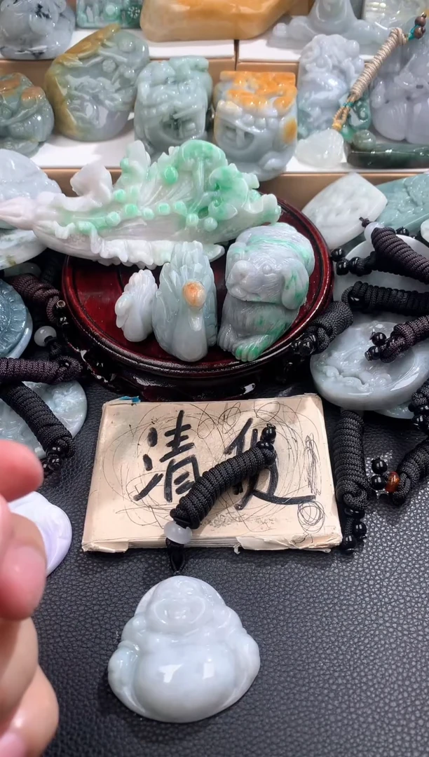 翡翠未镶嵌颈饰1
