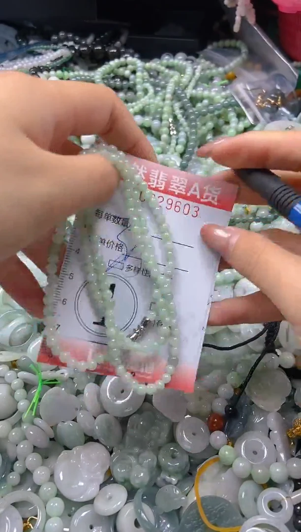 翡翠未镶嵌颈饰闪购0029603多样性发其一