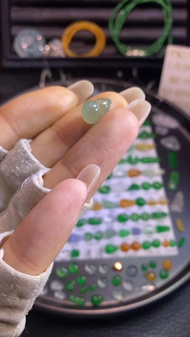 翡翠挂件未镶嵌葫芦