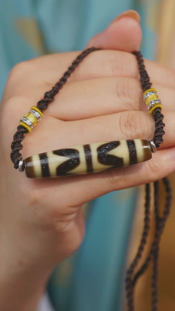 未镶嵌颈饰玛瑙/玉髓（覆膜）多样性发其一 双牙牙