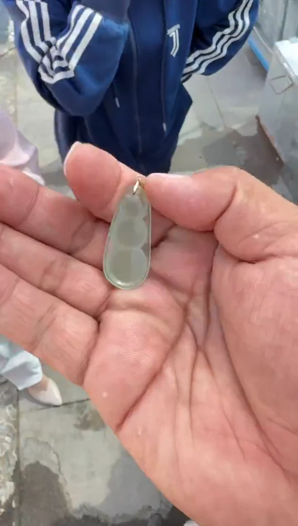 未镶嵌和田玉（糖玉）挂件和田玉