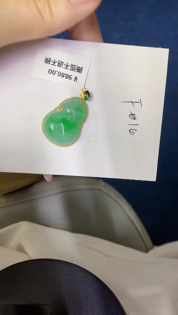 翡翠18K金镶嵌颈饰缅甸天然翡翠A货