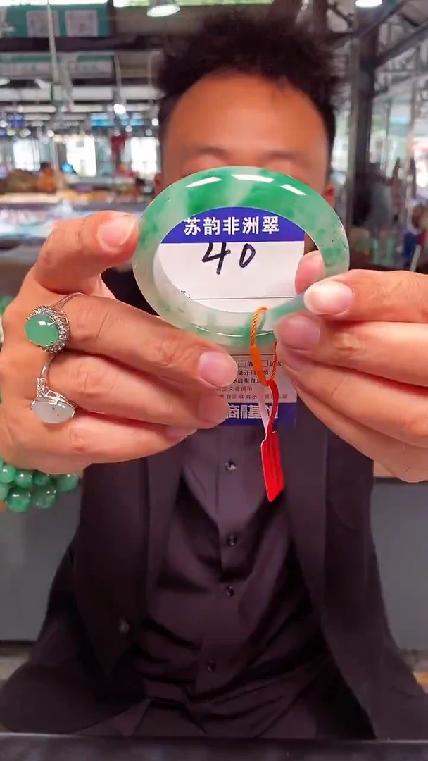 未镶嵌手镯石英质玉（非洲翠）56+