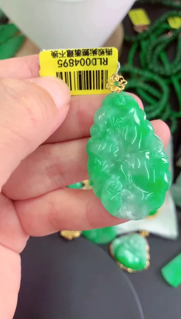 颈饰18K金镶嵌翡翠挂件