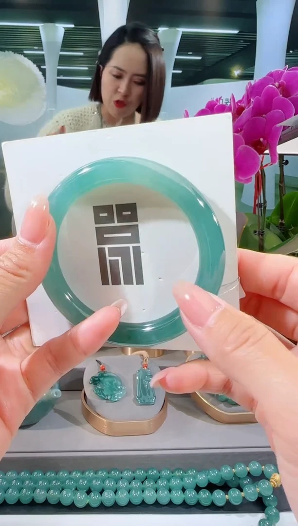 【闪购商品】翡翠手镯未镶嵌正圈