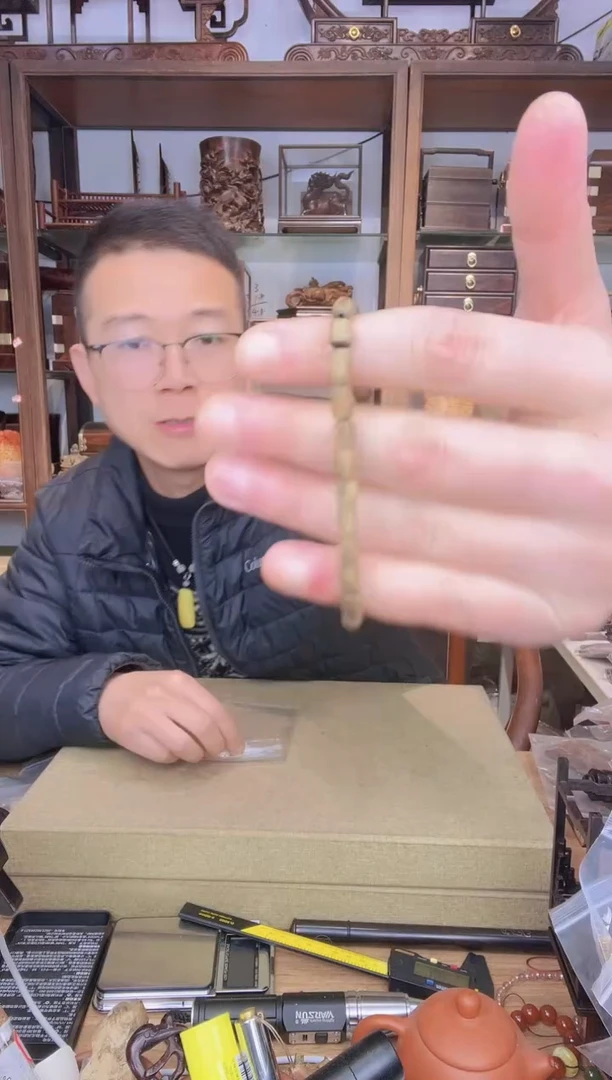 【闪购商品】乌木类书架487白棋随形单圈手串