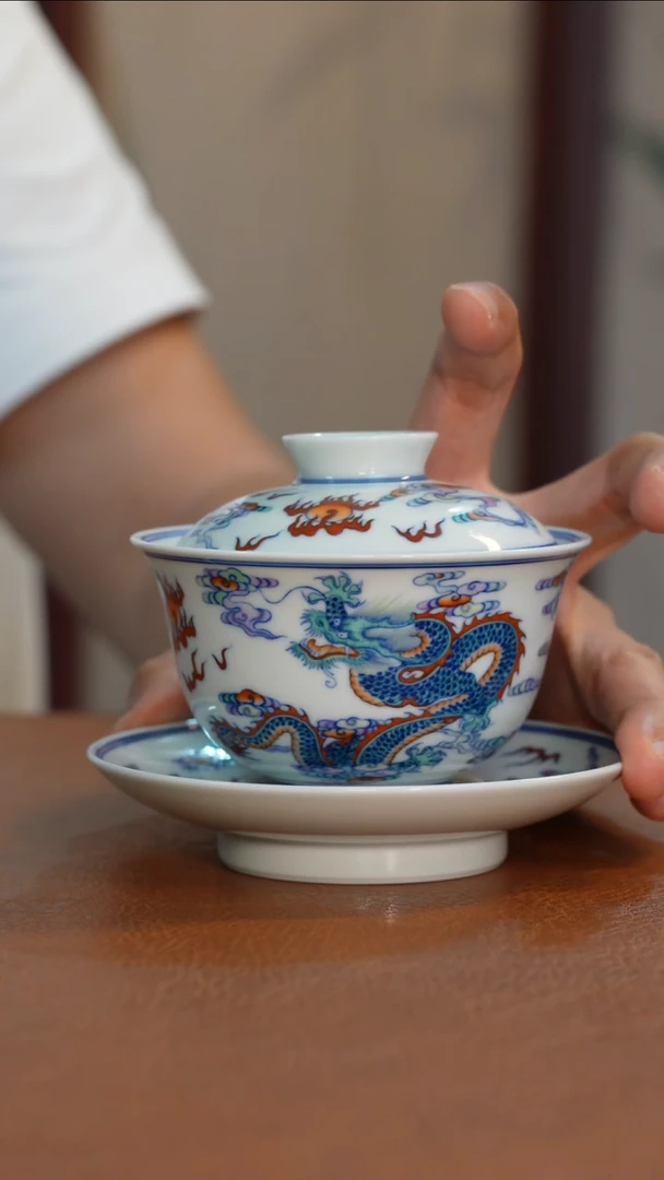 杯子斗彩龙凤三才盖碗