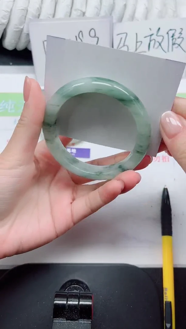 【闪购商品】石英质玉手镯未镶嵌21-56.3