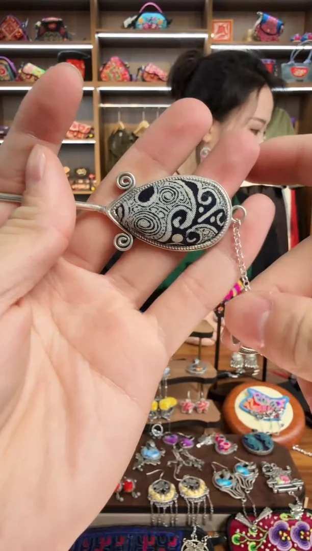 【闪购商品】织绣39蒙阿苏苗绣传承