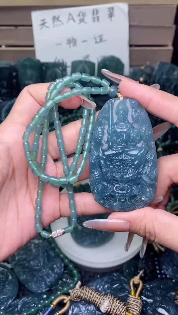 翡翠未镶嵌颈饰