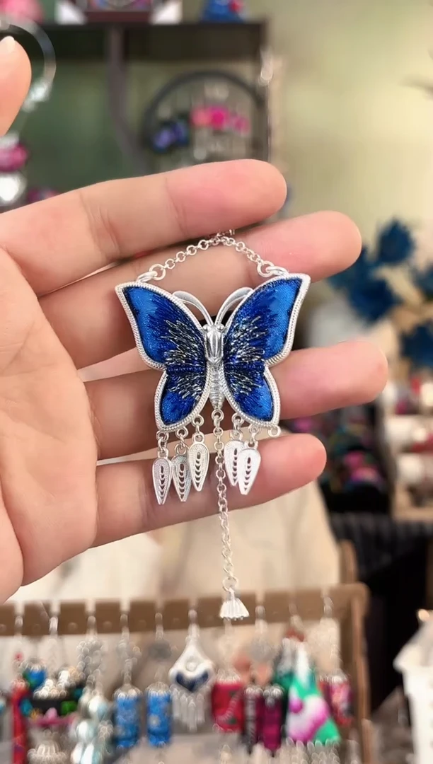 彩云南阁非遗老绣苗银饰品224