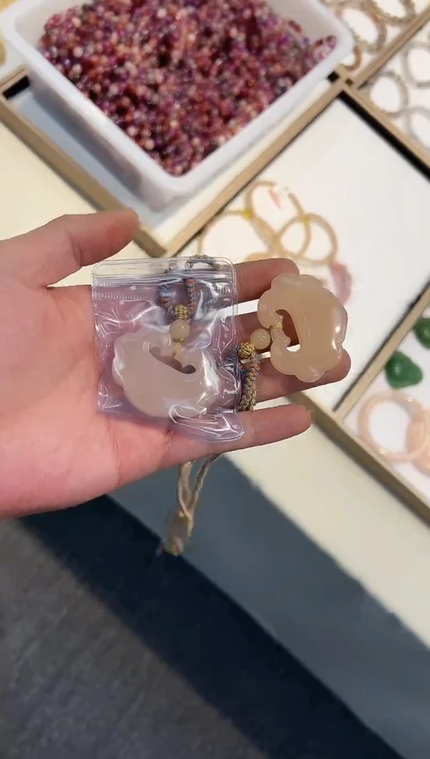 吊坠(不含链)未镶嵌石英质玉精美藕粉如意吊坠多样性发一