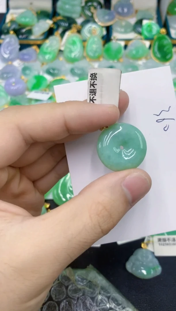 翡翠18K金镶嵌颈饰111111