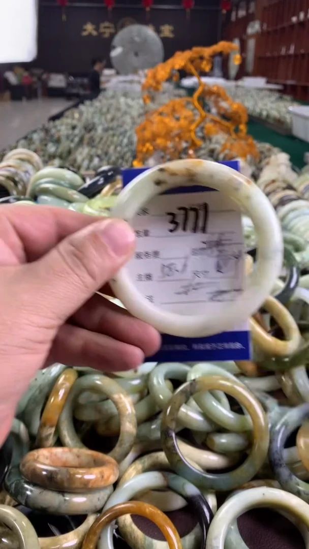 未镶嵌蛇纹石玉手镯3771