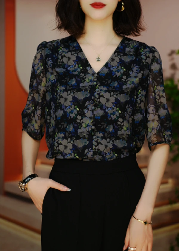 新款上衣百搭时尚气质v领印花洋气经典高级