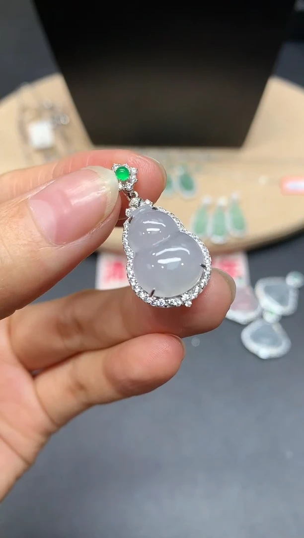【闪购商品】翡翠吊坠(不含链)银S925镶嵌葫芦【多样性发其一】