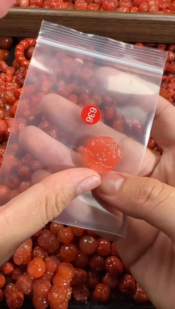 南红玛瑙未镶嵌颈饰1