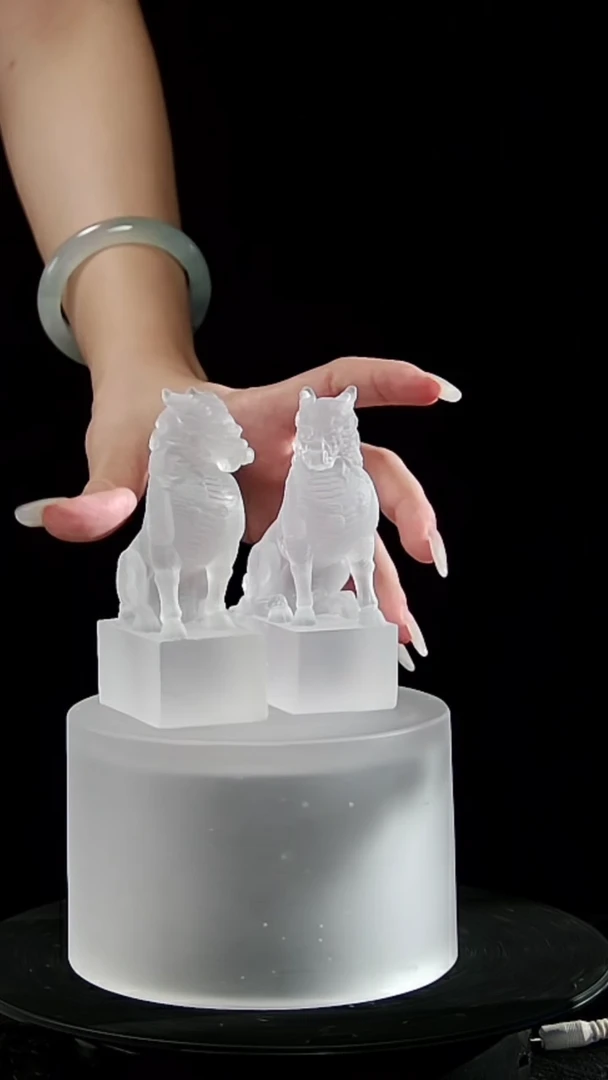 手工艺品琉璃麒麟印章冰川白10CM
