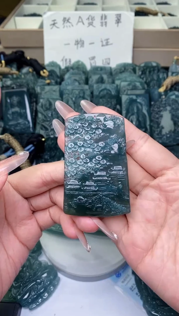 颈饰未镶嵌翡翠