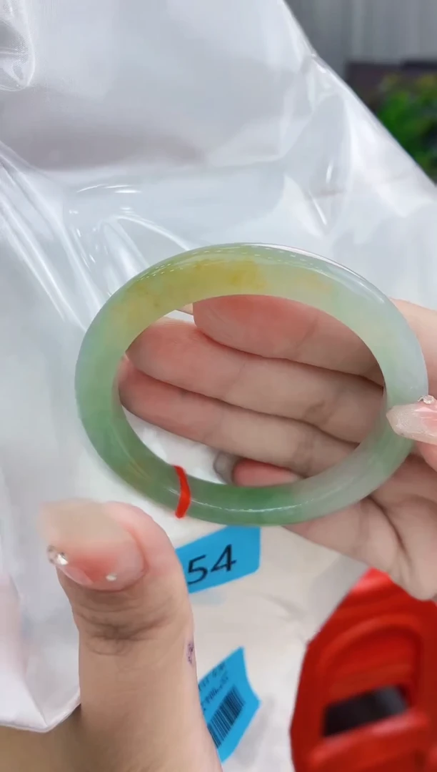 翡翠手镯未镶嵌翡翠手镯