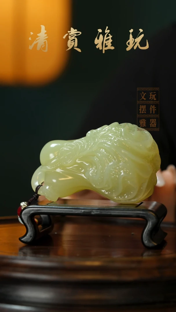 玉《手握白菜》手把件摆件