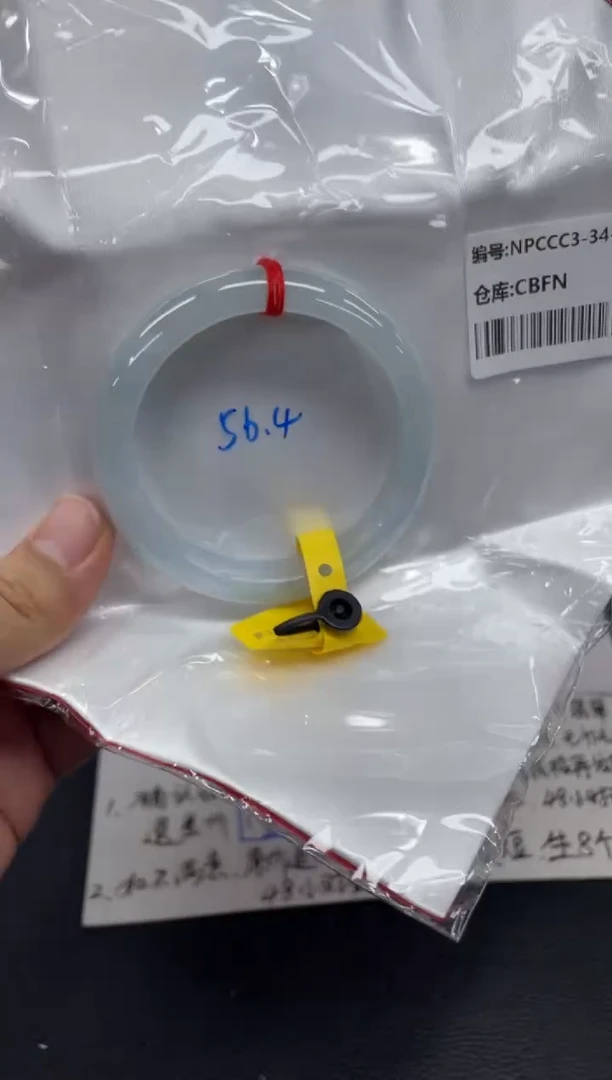 翡翠手镯未镶嵌翡翠手镯