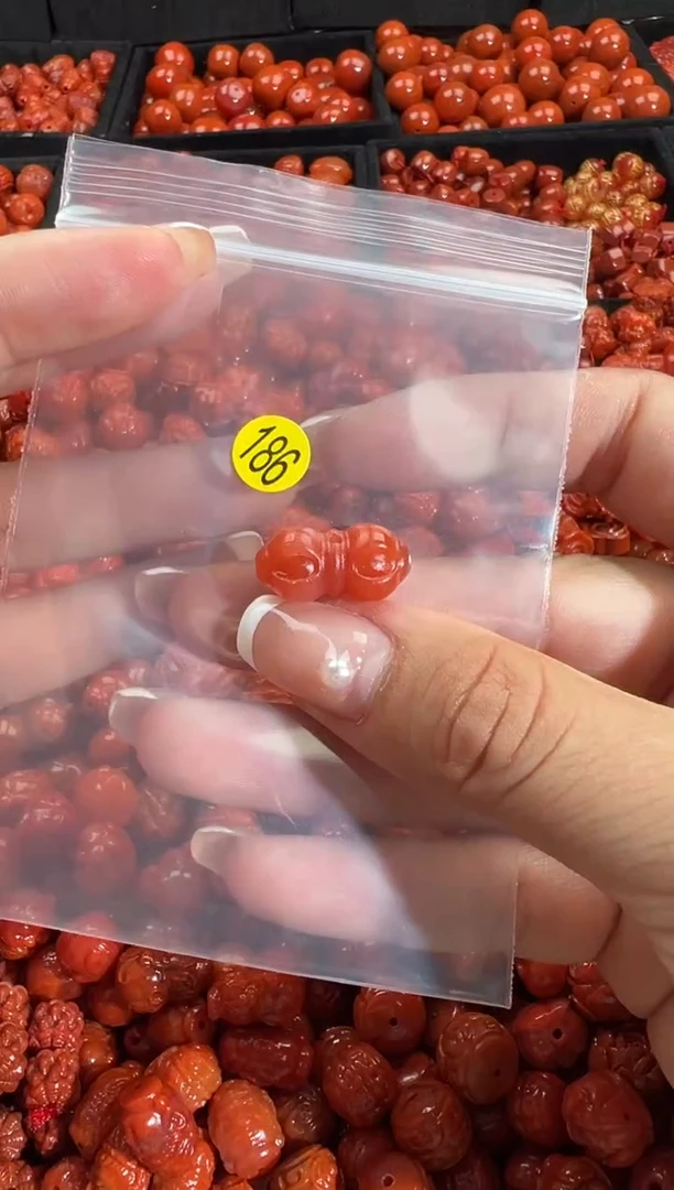 颈饰未镶嵌南红玛瑙1