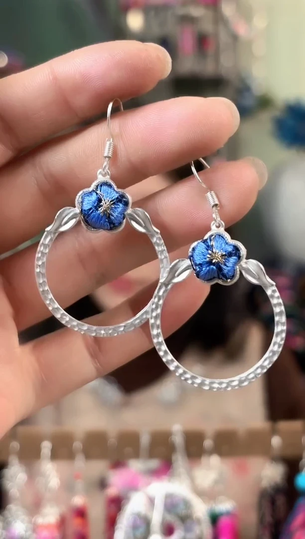 彩云南阁非遗老绣饰品402*