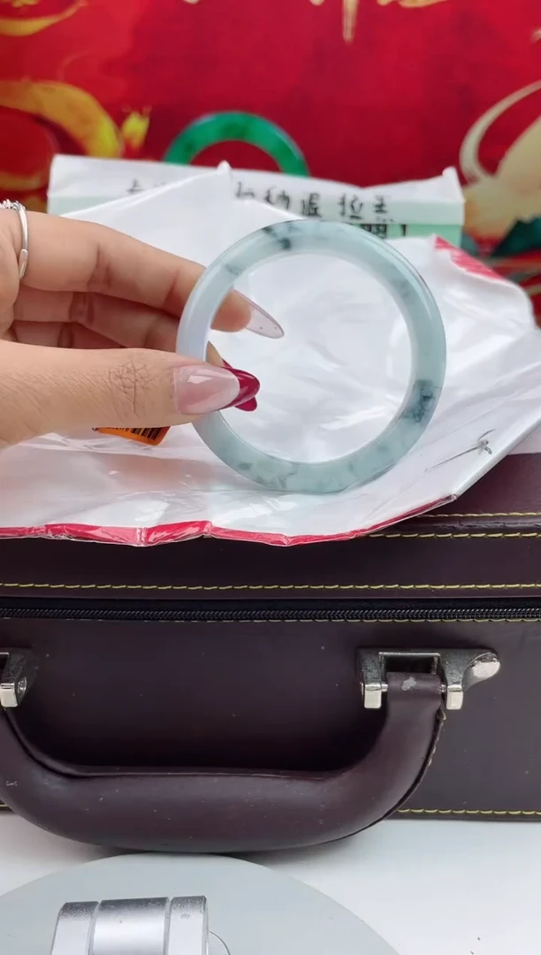 【闪购商品】翡翠手镯未镶嵌11翡翠手镯（微瑕）