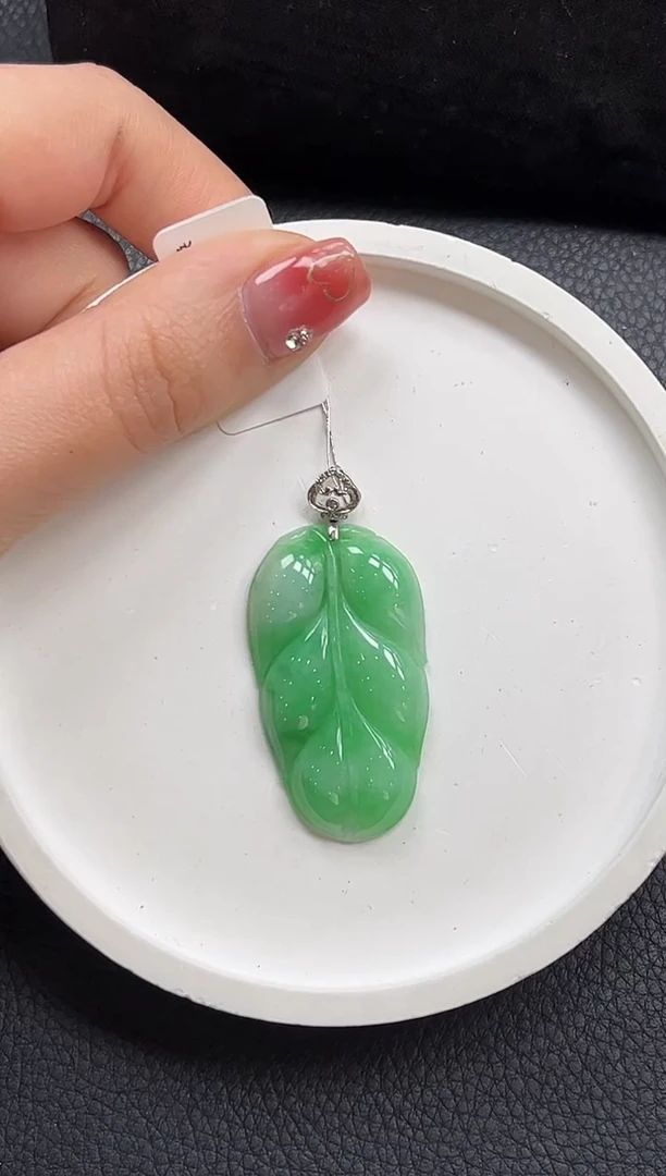 【闪购商品】翡翠颈饰18K金镶嵌叶子
