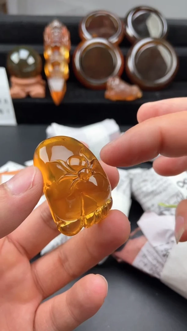 【闪购商品】琥珀颈饰未镶嵌金棕珀脚丫吊坠