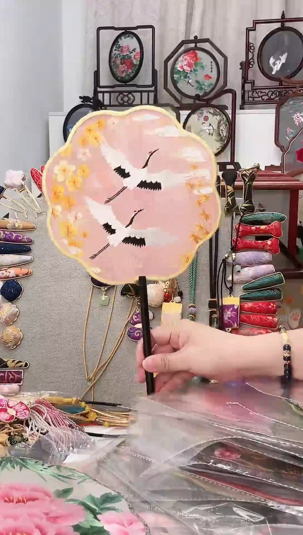 扇子苏绣作品手工团扇