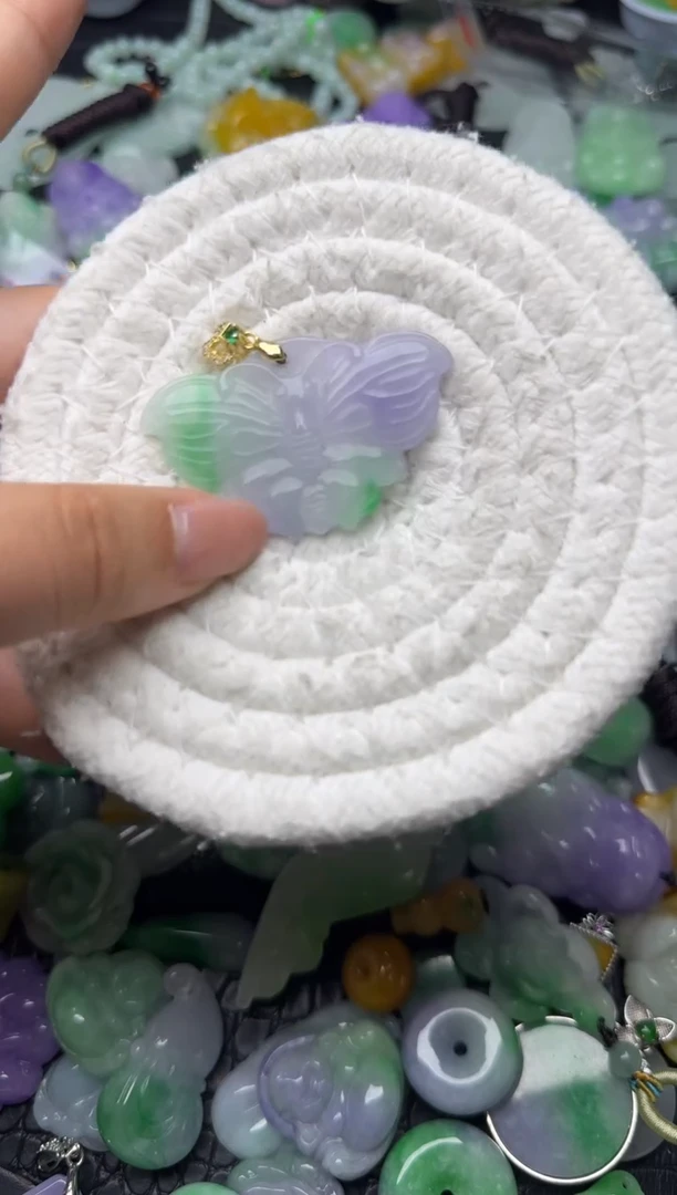 颈饰未镶嵌翡翠缅甸翡翠吊坠