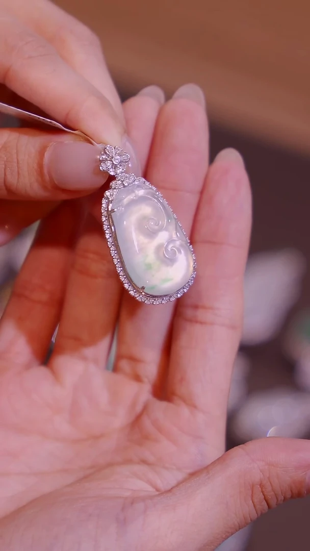 吊坠(不含链)18K金镶嵌翡翠a52