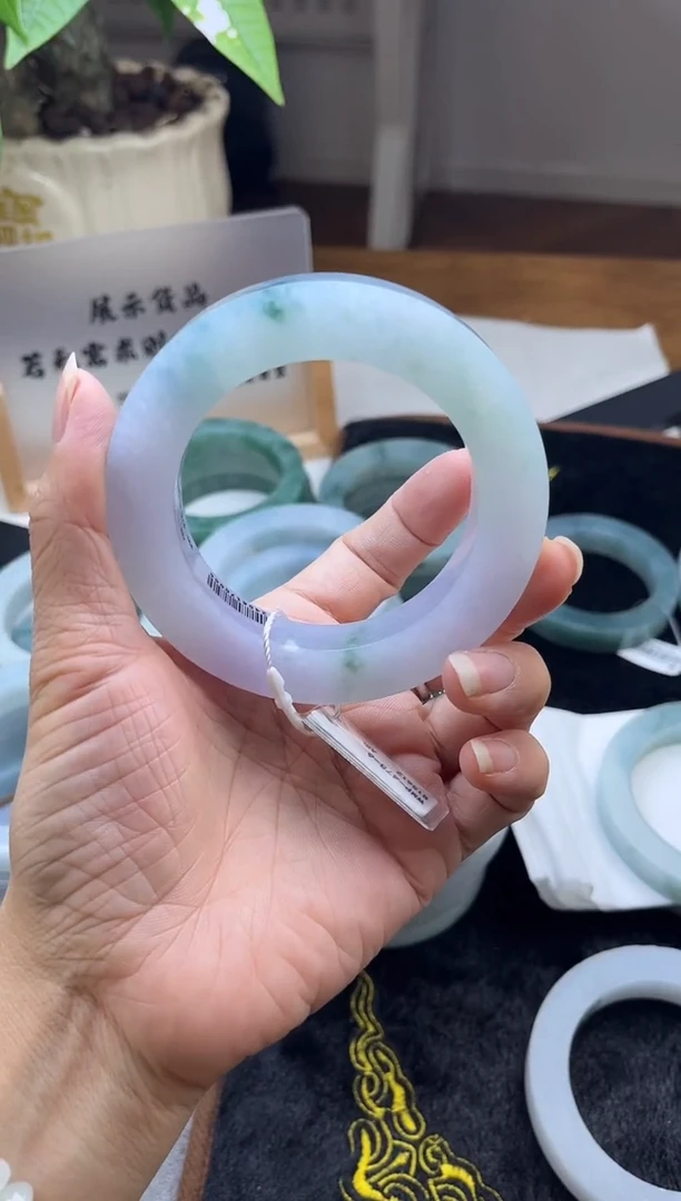 未镶嵌胚定制翡翠小**姐多样性发货之一