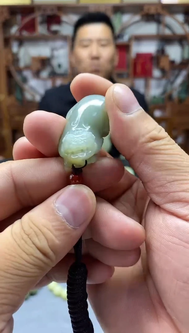 和田玉未镶嵌挂件且末带糖貔貅