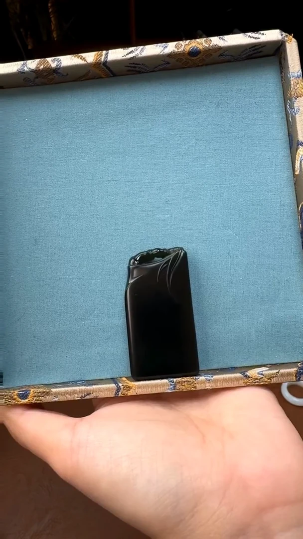 颈饰未镶嵌和田玉新疆和田玉黑青平安牌