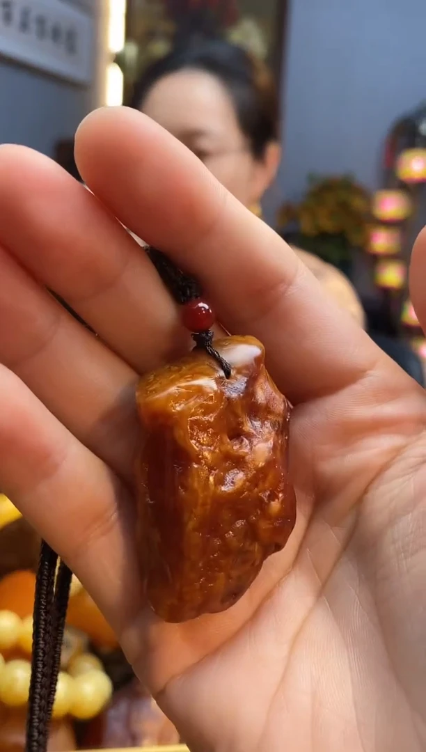 未镶嵌颈饰琥珀吊坠