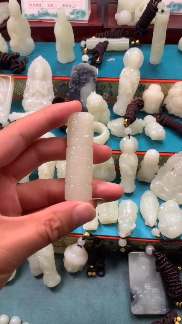 颈饰未镶嵌和田玉飒****)