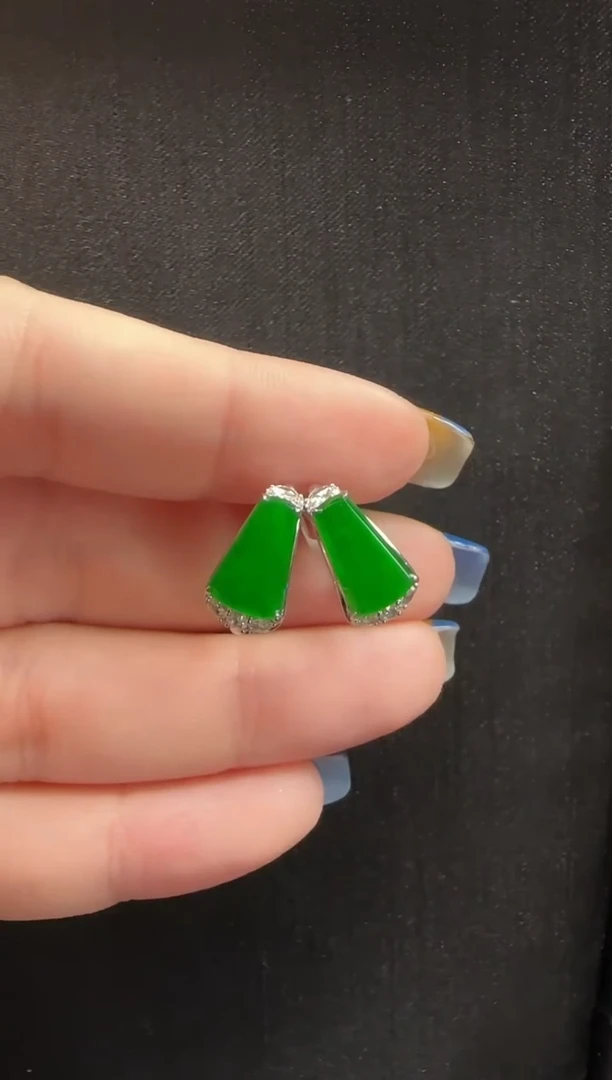 18K金镶嵌翡翠耳饰042无事牌一对