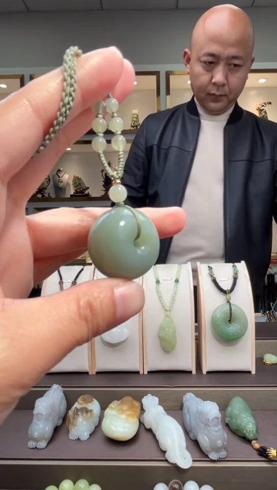 颈饰未镶嵌和田玉苏