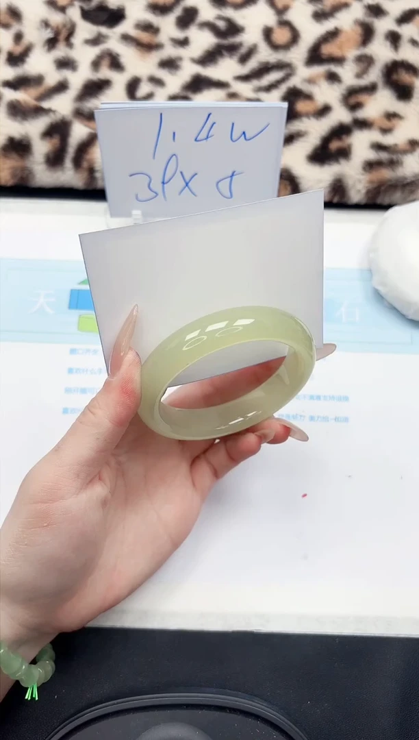 【闪购商品】石英质玉手镯未镶嵌177-56.1