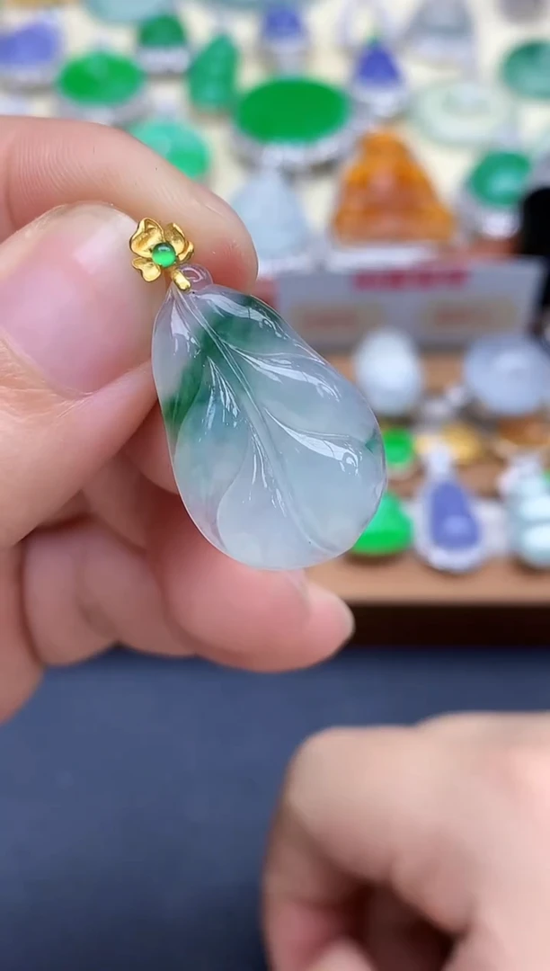 颈饰18K金镶嵌翡翠45-中国好珍宝