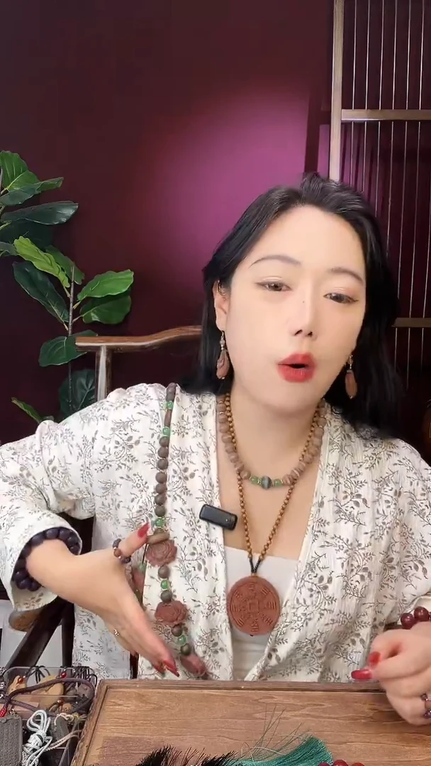 珠串抱朴+花蕊斜挎