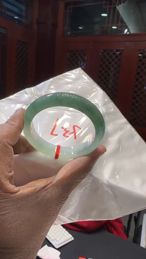 【闪购商品】翡翠手镯未镶嵌手镯