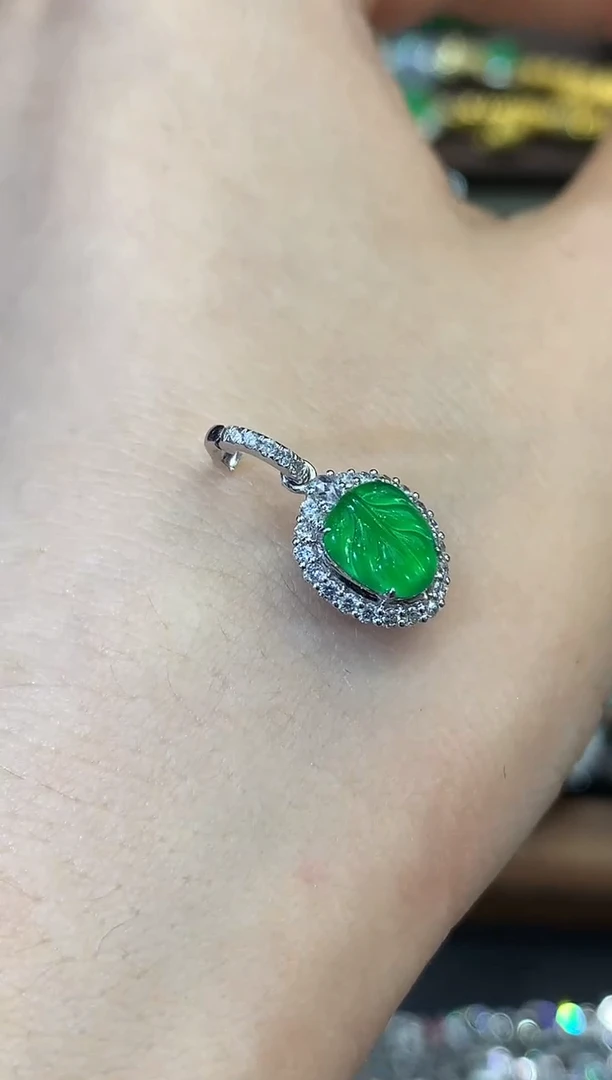 吊坠(不含链)18K金镶嵌翡翠C81