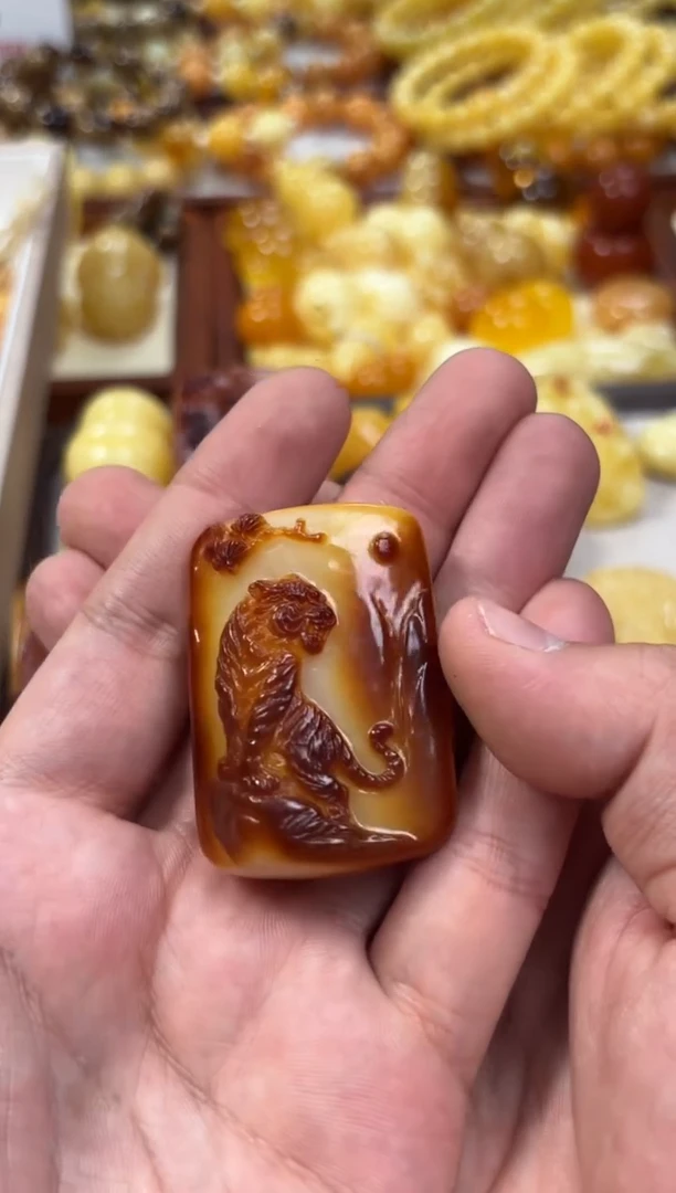 【闪购商品】蜜蜡裸石未镶嵌雕刻