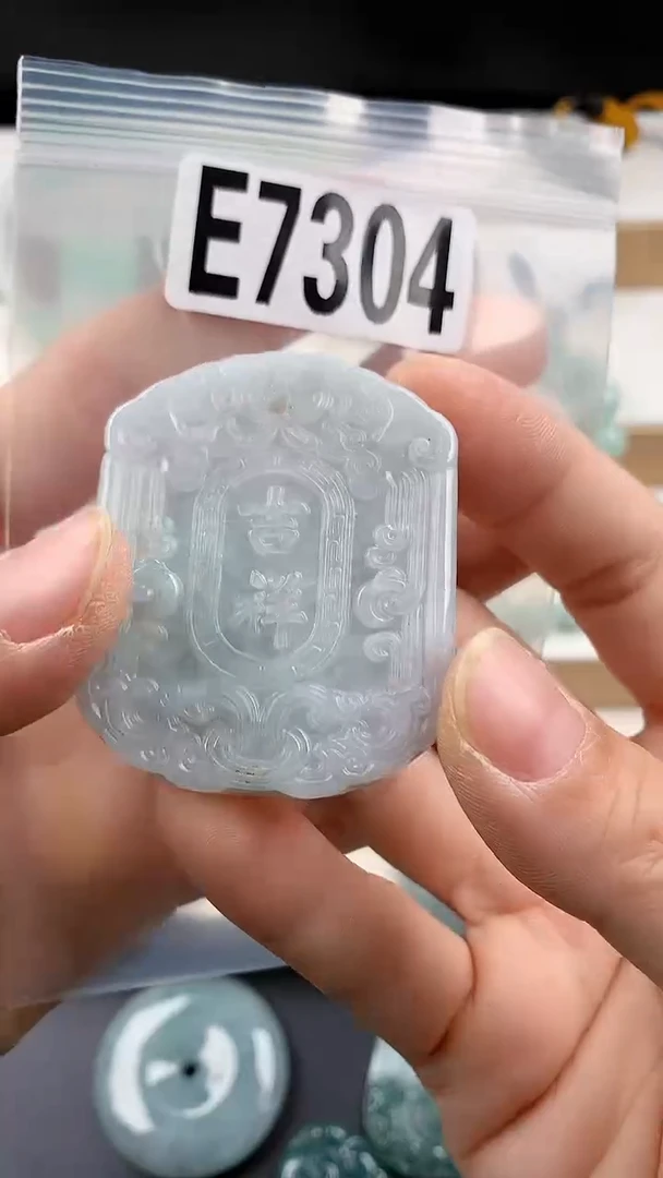 颈饰未镶嵌翡翠天然翡翠吊坠挂件