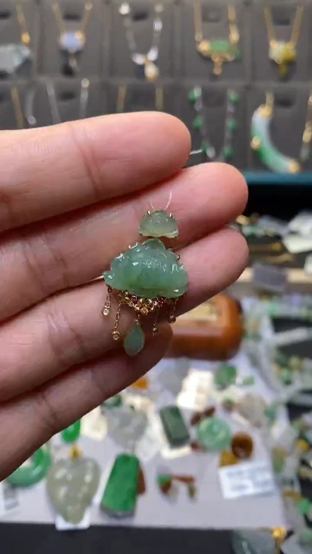 颈饰18K金镶嵌翡翠净货36128