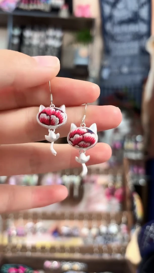 织绣?****昕民族风非遗老绣饰品013